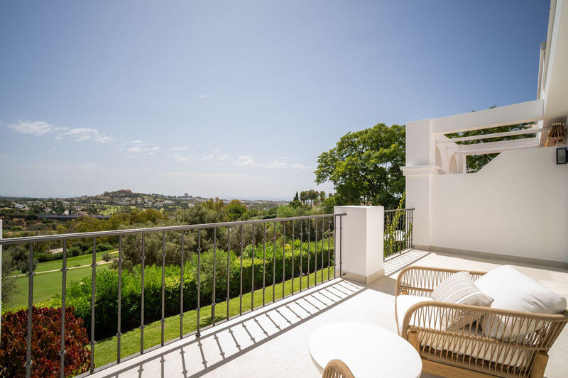 4 bedroom Townhouse for sale