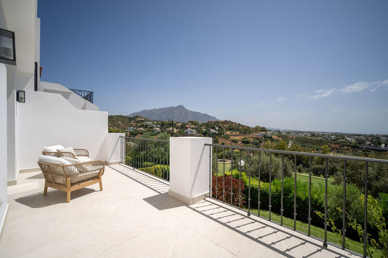 4 bedroom Townhouse for sale