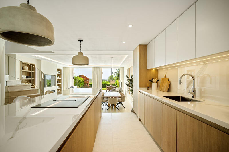 4 bedroom Townhouse for sale