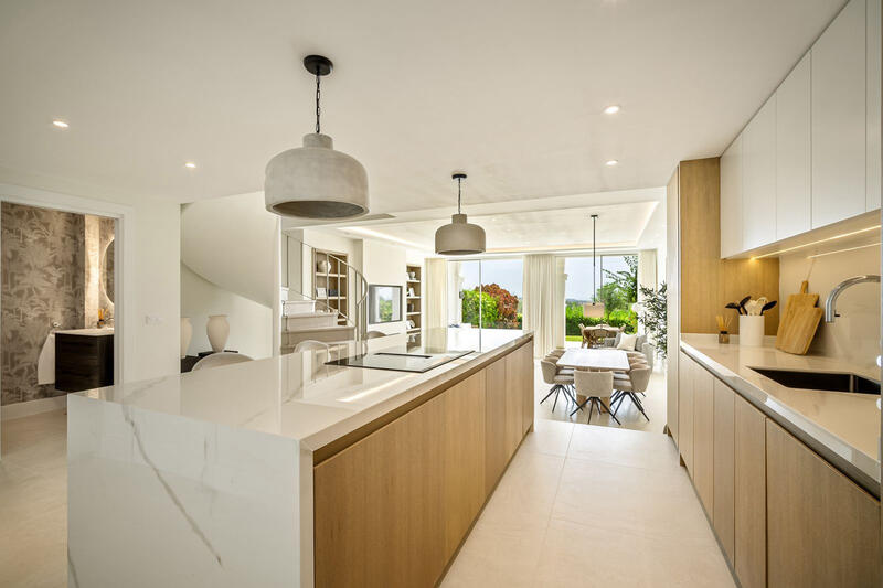 4 bedroom Townhouse for sale