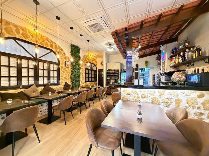 Коммерческая недвижимость продается в Torrevieja, Alicante