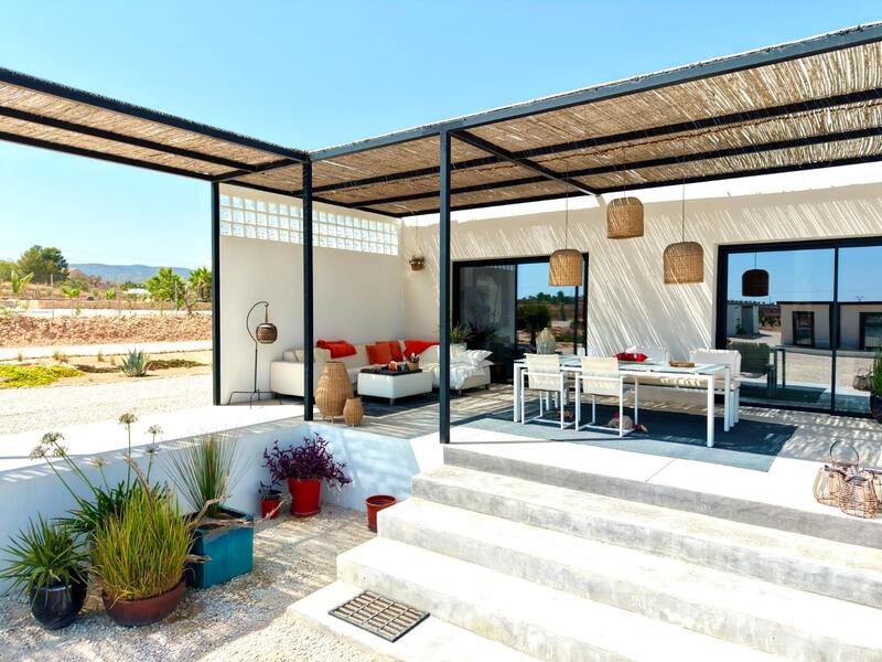 Villa for sale in Pinoso, Alicante