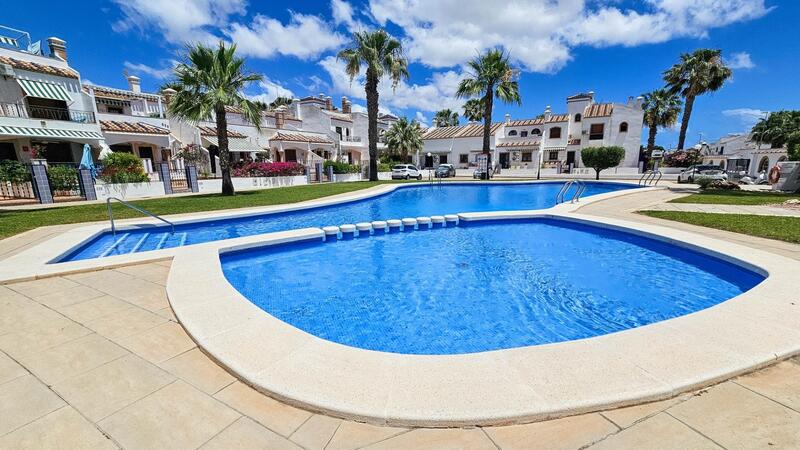 Radhus till salu i Orihuela Costa, Alicante