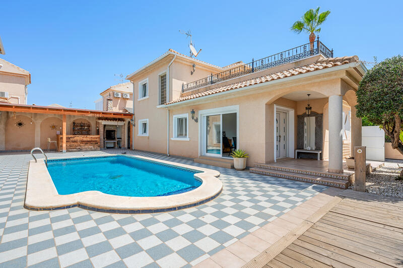 Villa for sale in Torre de la Horadada, Alicante