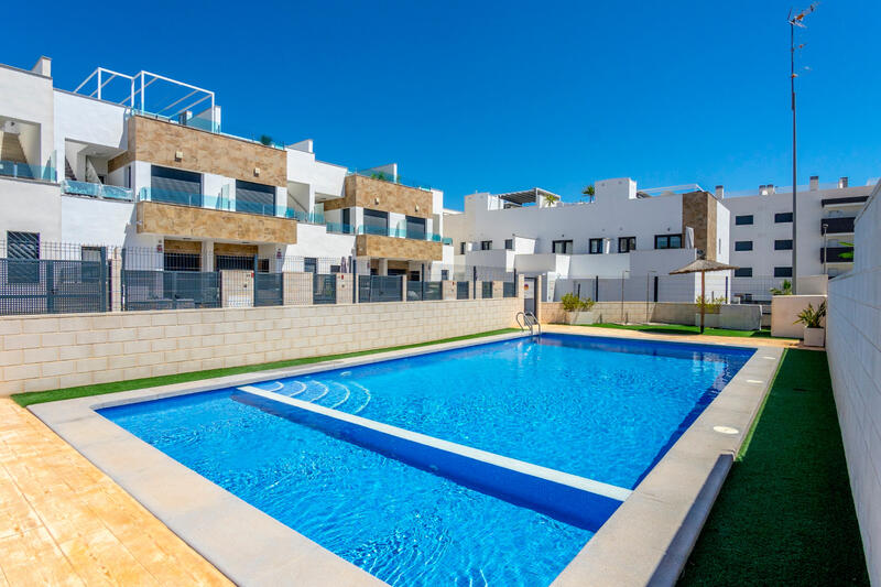 Townhouse for sale in Villamartin, Alicante