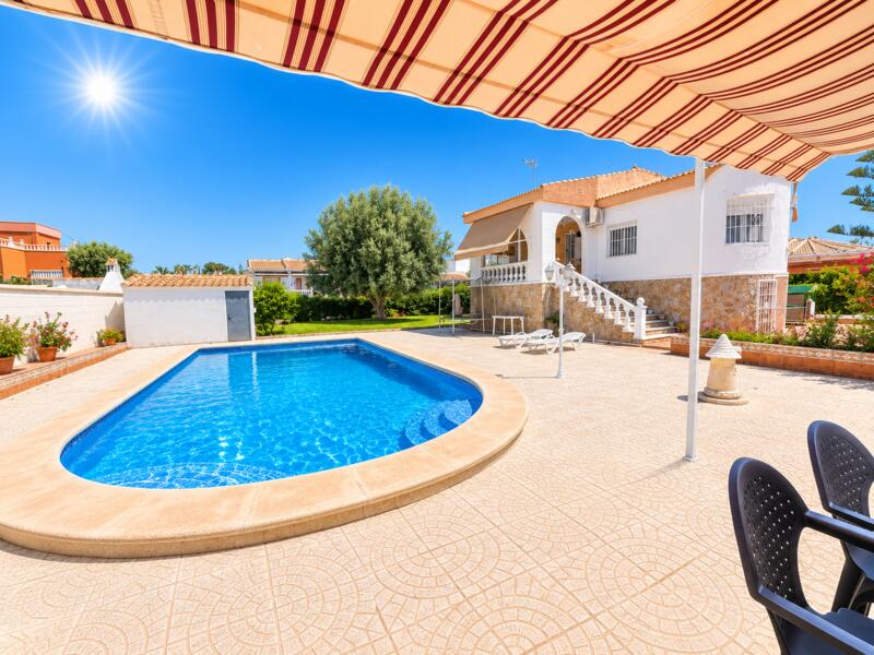 Villa zu verkaufen in Torrevieja, Alicante