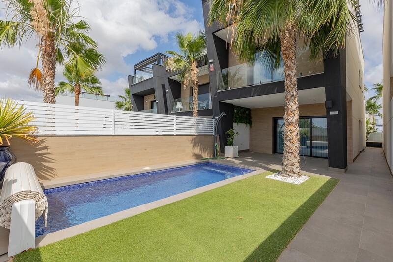 Villa Te koop in Benijófar, Alicante