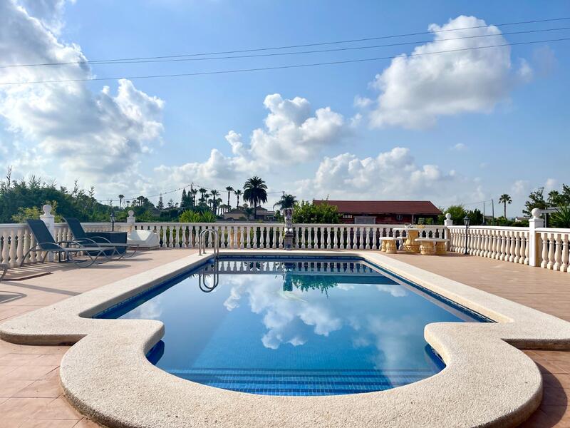 Villa Te koop in Catral, Alicante