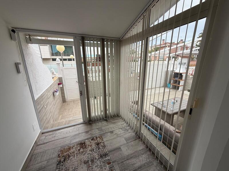 4 bedroom Townhouse for sale