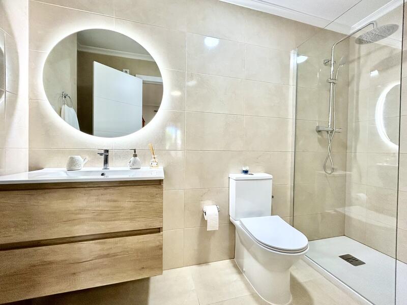 2 slaapkamer Appartement Te koop 2 slaapkamer Appartement Te koop