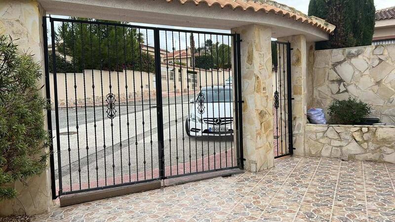 4 спальная комната вилла продается