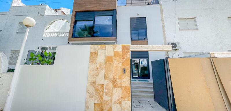 3 bedroom Townhouse for sale