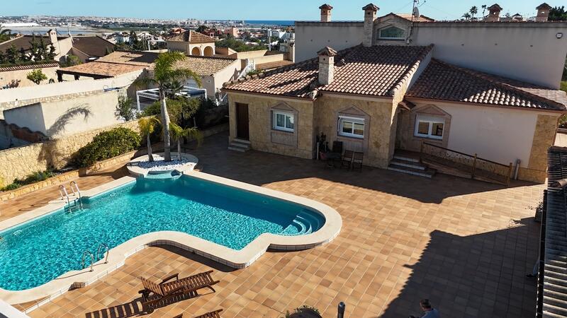 5 bedroom Villa for sale