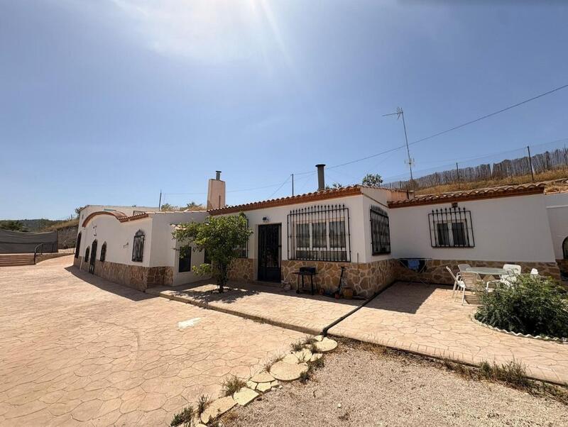 6 bedroom Villa for sale