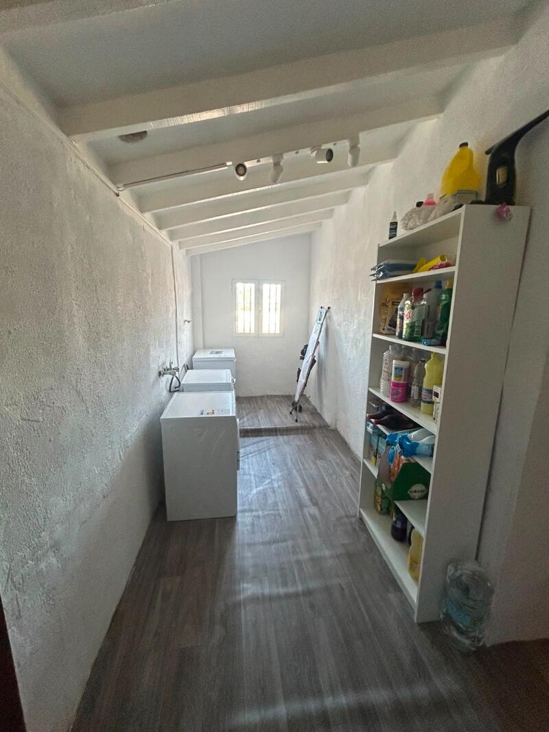 6 bedroom Villa for sale