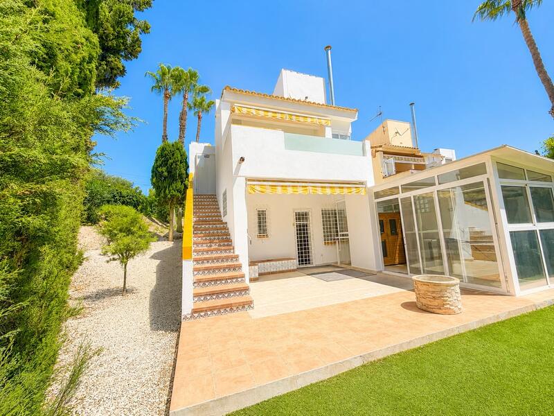 Villa till salu i Villamartin, Alicante