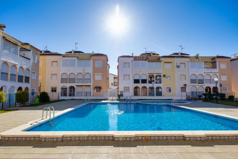Villa zu verkaufen in Torrevieja, Alicante
