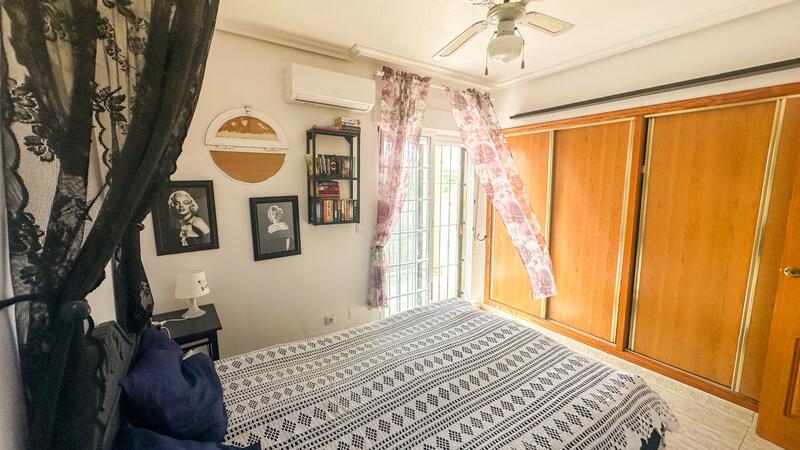 2 bedroom Townhouse for sale