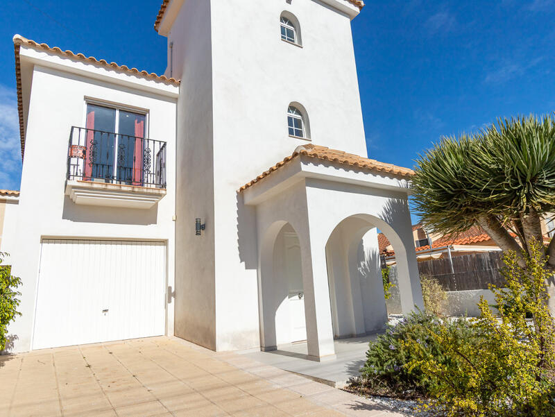 вилла продается в Los Balcones, Alicante