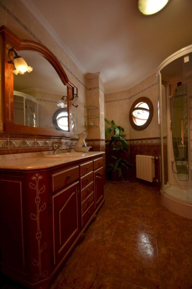 8 bedroom Villa for sale 8 bedroom Villa for sale