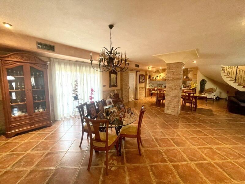 5 bedroom Villa for sale