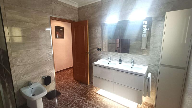 6 bedroom Villa for sale 6 bedroom Villa for sale