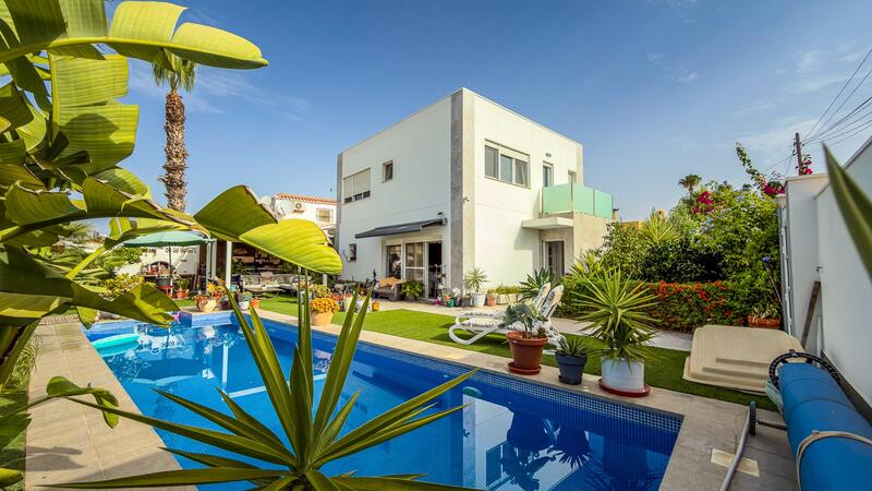 Villa for sale in Torrevieja, Alicante