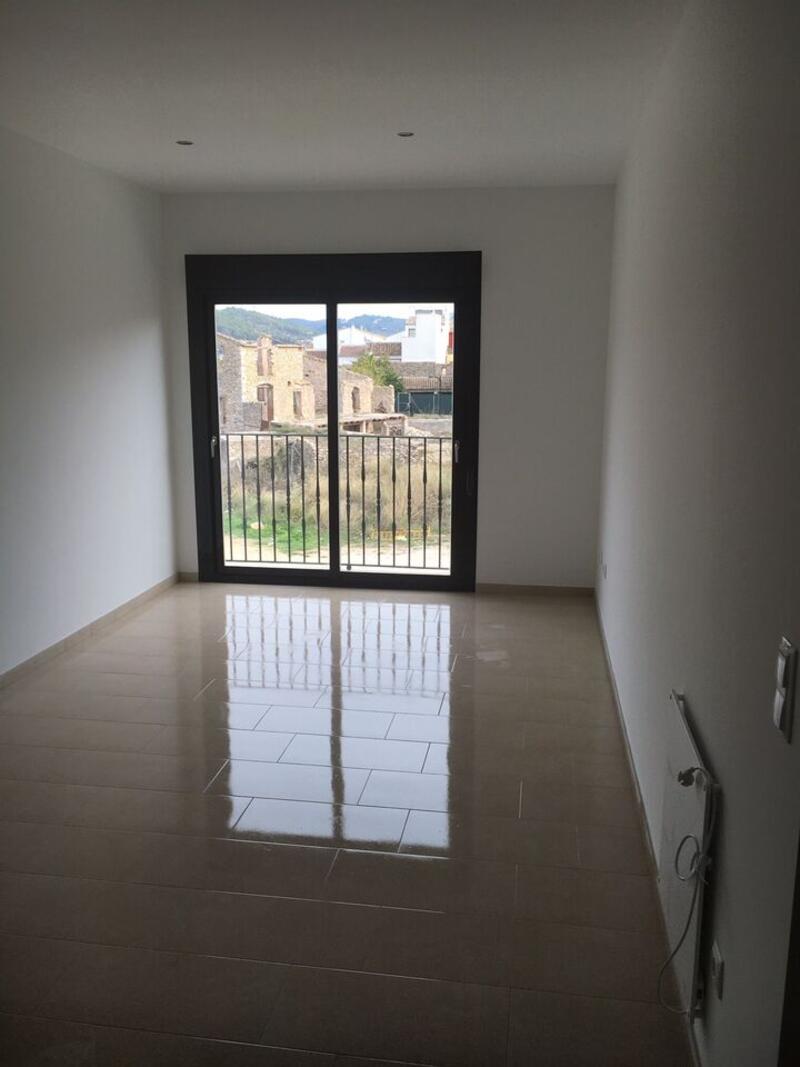 2 bedroom Apartment for Long Term Rent