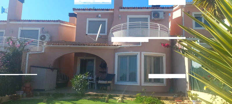 Villa en venta en Gata de Gorgos, Alicante