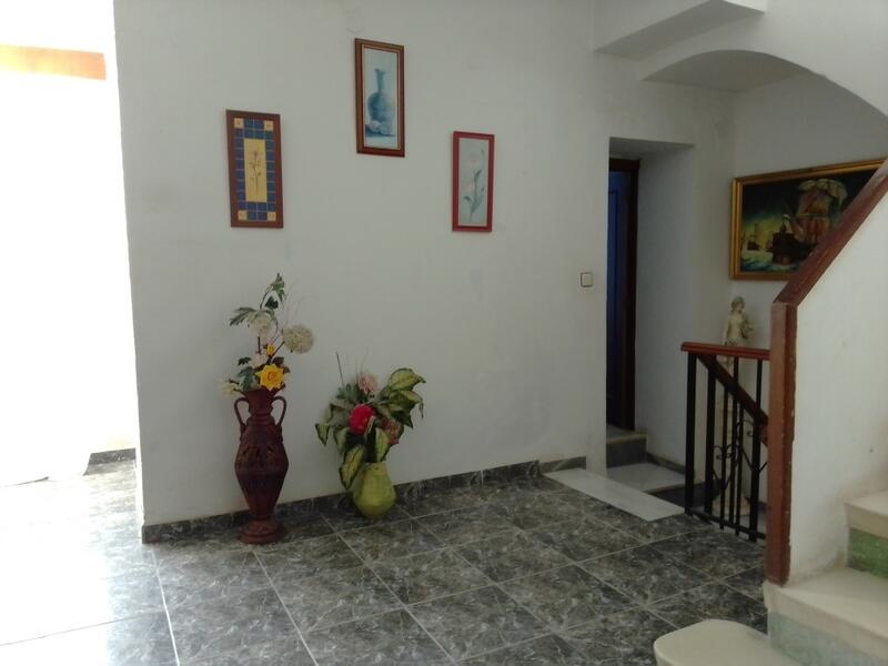 8 bedroom Townhouse for sale