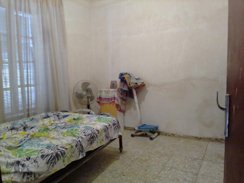 8 bedroom Townhouse for sale