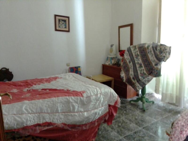 8 bedroom Townhouse for sale