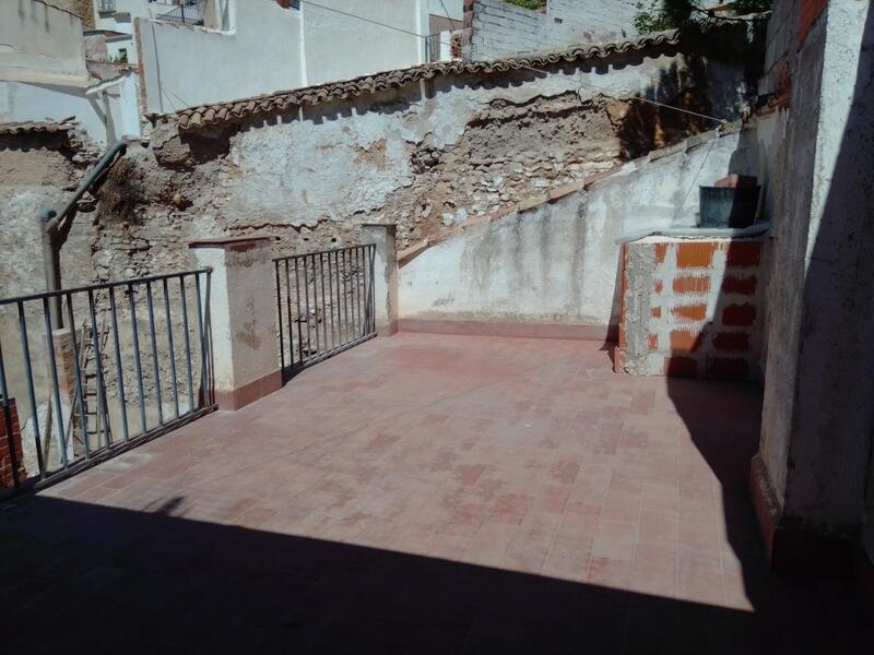 8 bedroom Townhouse for sale