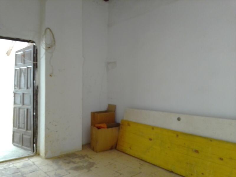 8 bedroom Townhouse for sale