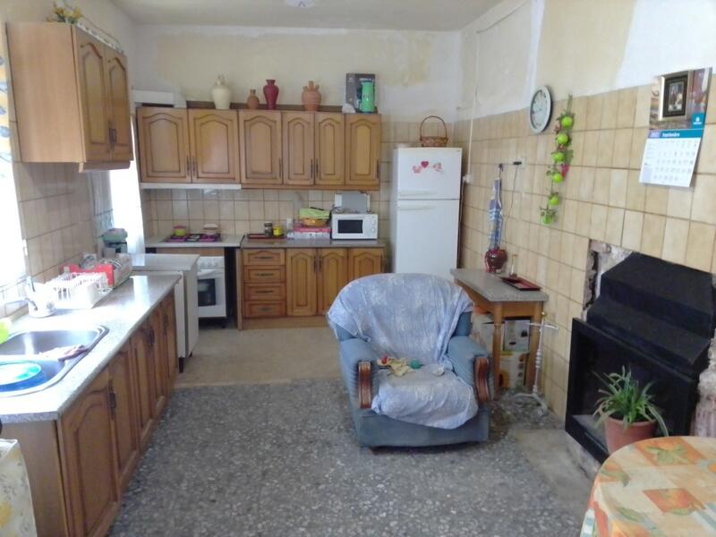 8 bedroom Townhouse for sale