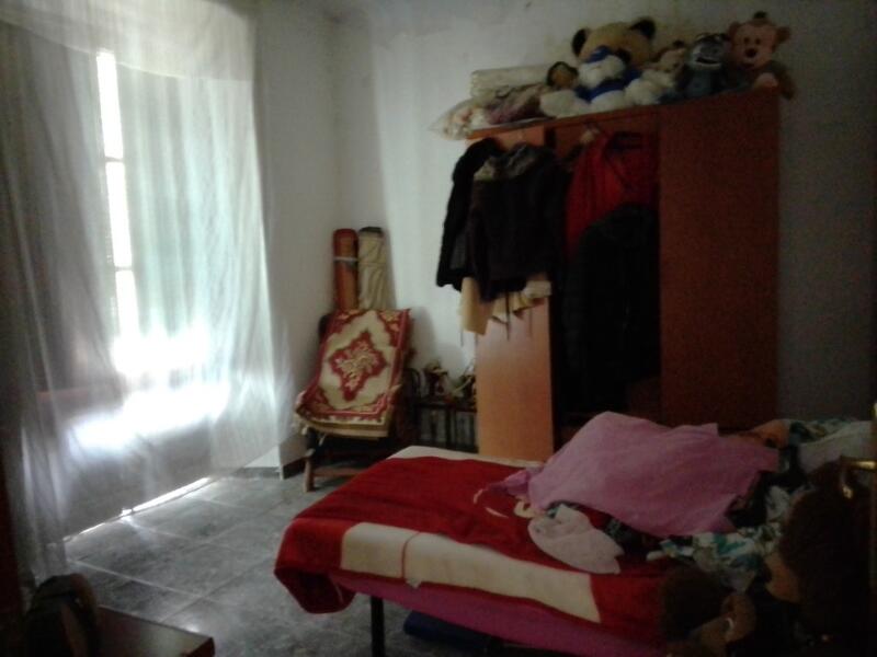 8 bedroom Townhouse for sale
