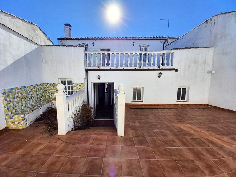 5 Schlafzimmer Landhaus zu verkaufen