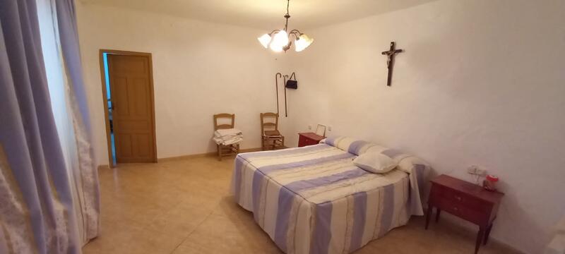4 Schlafzimmer Landhaus zu verkaufen