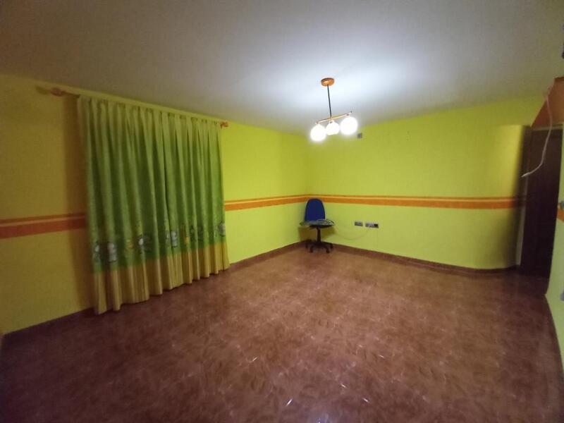 4 slaapkamer Gezinswoning Te koop