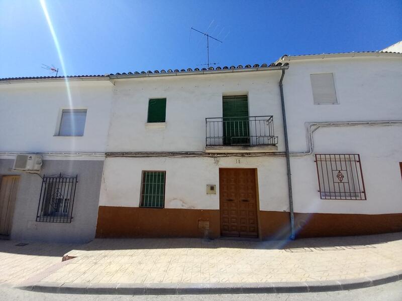 3 bedroom Townhouse for sale