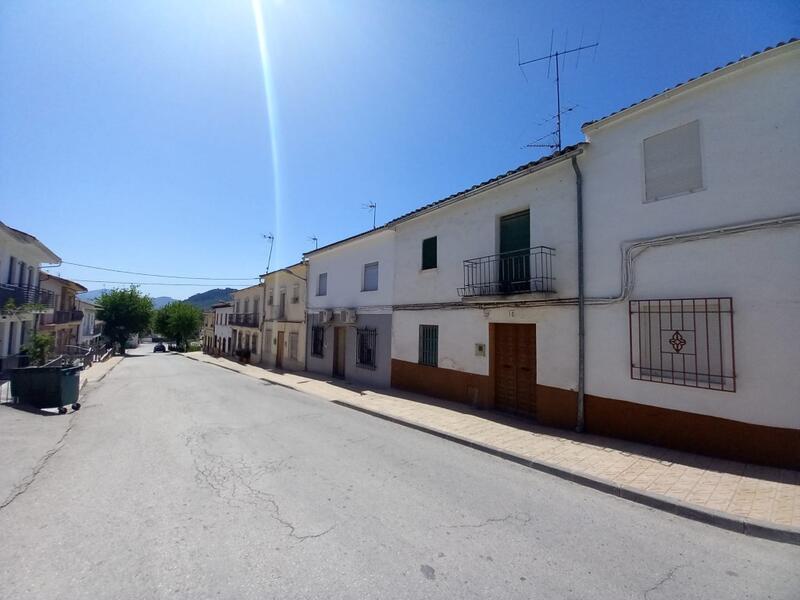 3 bedroom Townhouse for sale