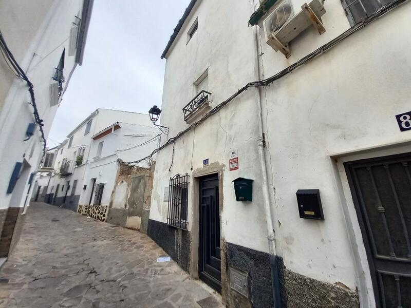 2 bedroom Townhouse for sale