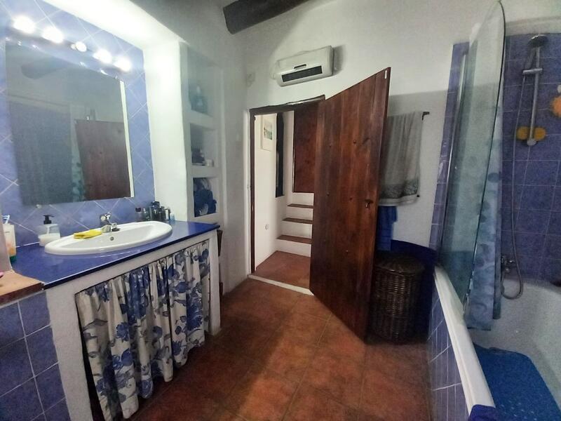 2 bedroom Townhouse for sale