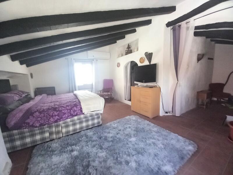 2 bedroom Townhouse for sale