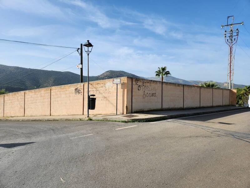 Land til salgs i Iznajar, Córdoba