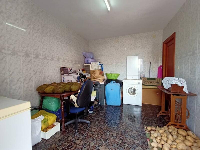 5 bedroom Townhouse for sale