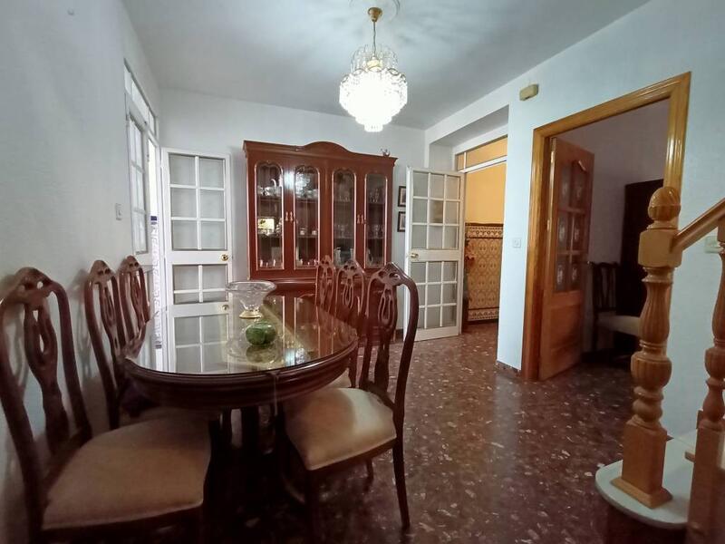 5 bedroom Townhouse for sale