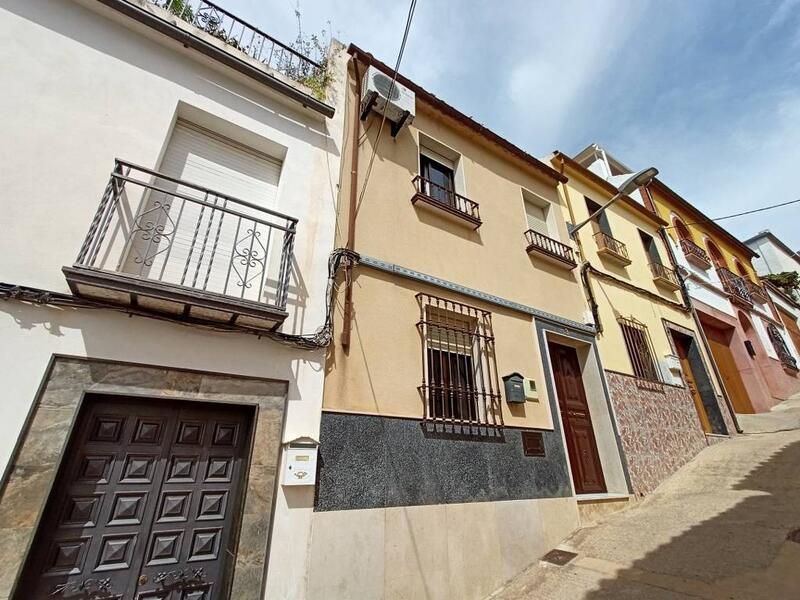 5 bedroom Townhouse for sale