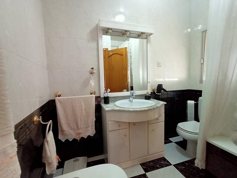 5 bedroom Townhouse for sale