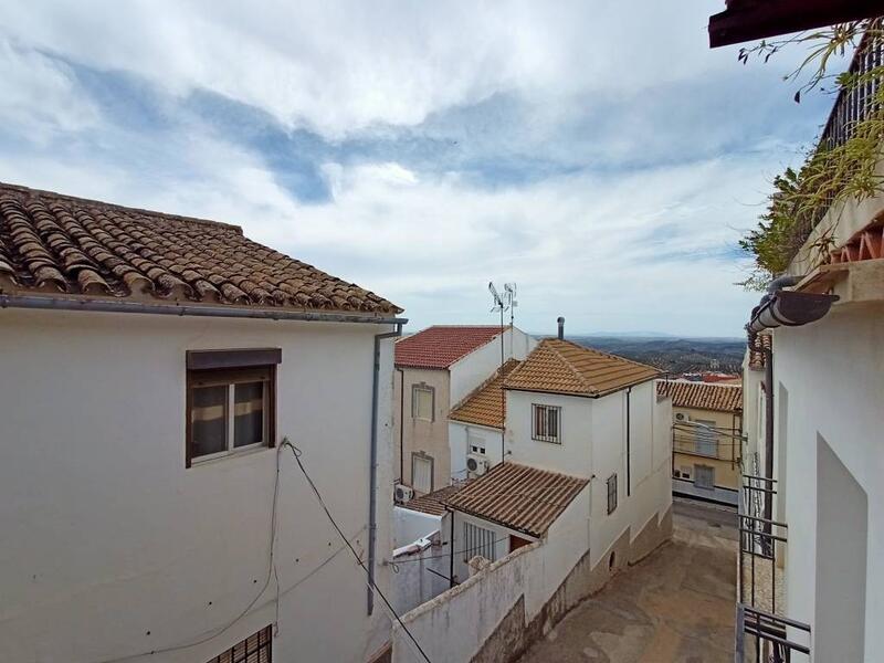 5 bedroom Townhouse for sale